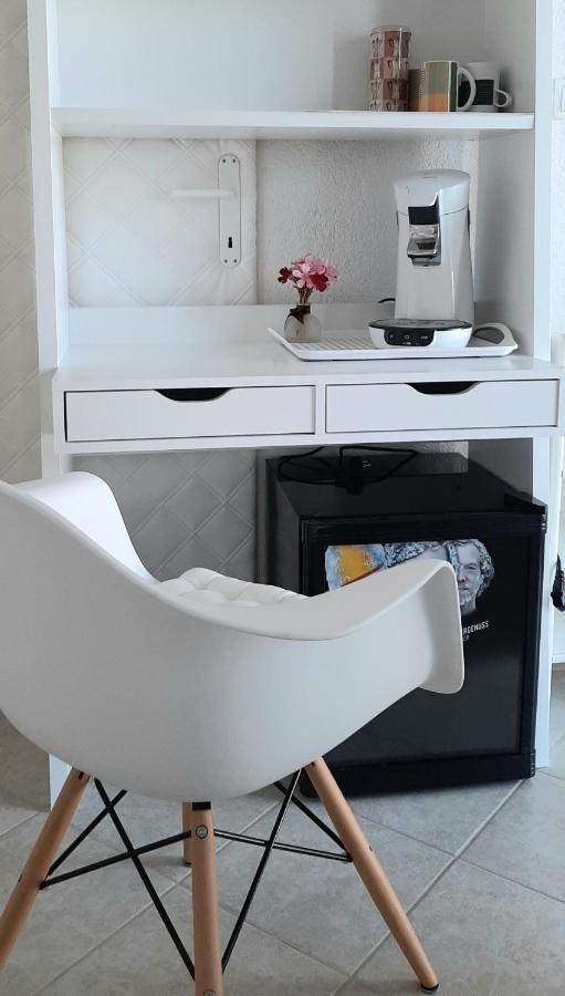 Helles Doppelzimmer Mit Bad, Terrasse Und Pool, Seperater Eingang, Liznjan, Istrien Extérieur photo