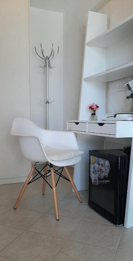 Helles Doppelzimmer Mit Bad, Terrasse Und Pool, Seperater Eingang, Liznjan, Istrien Extérieur photo