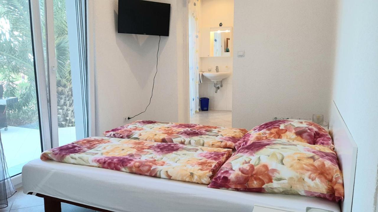 Helles Doppelzimmer Mit Bad, Terrasse Und Pool, Seperater Eingang, Liznjan, Istrien Extérieur photo
