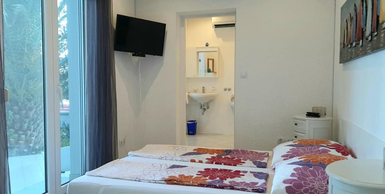 Helles Doppelzimmer Mit Bad, Terrasse Und Pool, Seperater Eingang, Liznjan, Istrien Extérieur photo